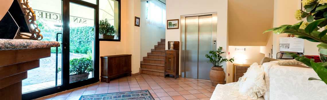 Hotel Reception with lift
