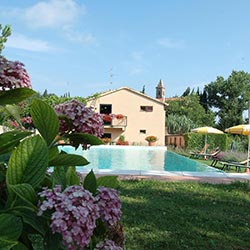 Hotel with swimming pool in San Gimignano