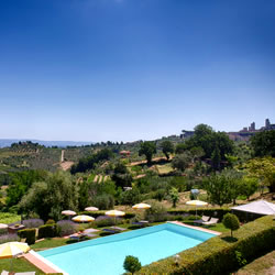 Hotel with swimming pool in San Gimignano